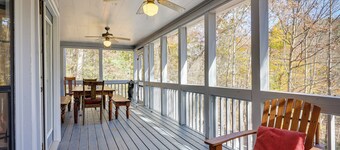 Blairsville Cabin w/ Hot Tub on Nottely Lake!