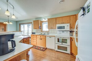 House (3 Bedrooms) | Interior