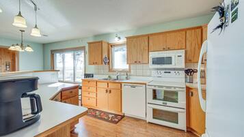 House (3 Bedrooms) | Interior