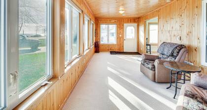 Lakefront Aitkin Home w/ Sunroom: Walk to Beach!