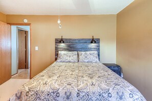 House (3 Bedrooms) | Interior - Lakefront Aitkin Home w/ Sunroom: Walk to Beach! (Aitkin)