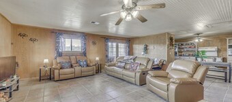 Capitan Vacation Rental w/ Grill, Near Ruidoso!