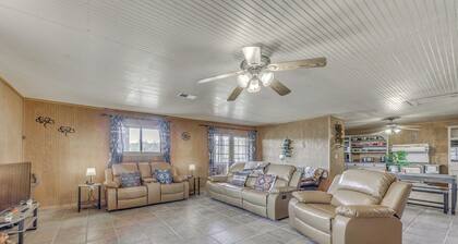 Capitan Vacation Rental w/ Grill, Near Ruidoso!