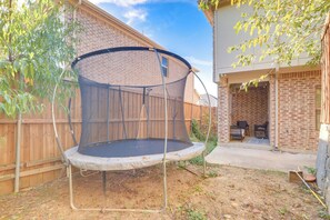 Apartment (3 Bedrooms) | Interior - Family-friendly Irving Townhome w/ Yard! (Irving)