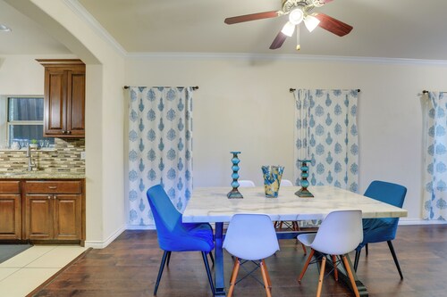 Family-friendly Irving Townhome w/ Yard!