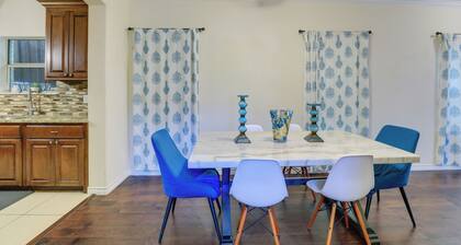 Family-friendly Irving Townhome w/ Yard!