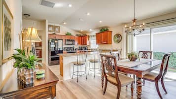 House (3 Bedrooms) | Interior