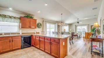 House (3 Bedrooms) | Interior