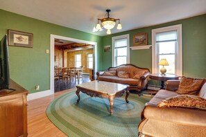 House (3 Bedrooms) | Interior