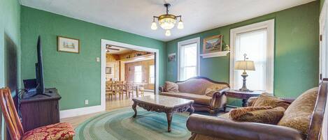 House (4 Bedrooms) | Front of property