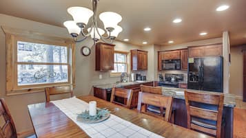 Rumah (6 Bedrooms) | Interior