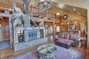 House (6 Bedrooms) | Interior