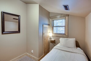 Casa (6 Bedrooms) | 6 quartos, escrivaninha, espaço de trabalho para notebook