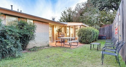 Walk to At&t Stadium: Arlington Home w/ Patio!