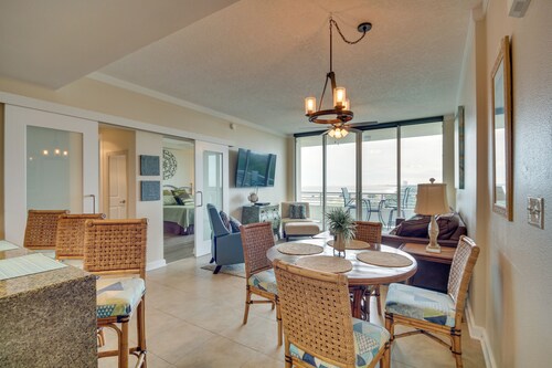 Resort-style Biloxi Condo: Walk to the Beach!