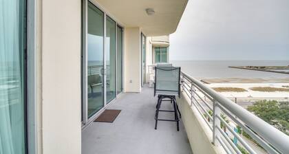 Resort-style Biloxi Condo: Walk to the Beach!