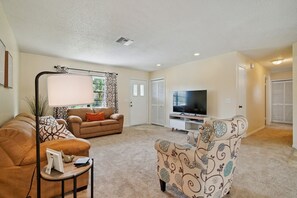 House, 3 Bedrooms | Living area | Smart TV - Charming Cottage Escape 3 Bedroom Home by RedAwning (Crystal River)