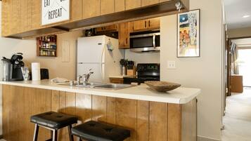 Kondominium, 3 kamar tidur | Dapur pribadi | Lemari es, oven, mesin pembuat kopi/teh, dan pemanggang roti