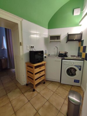 Réfrigérateur, micro-ondes, four, lave-vaisselle