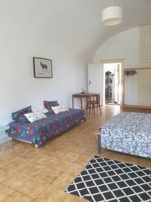 1 chambre, fer et planche à repasser, Wi-Fi gratuit, draps fournis