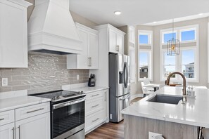 Refrigerador, microondas, horno, placa de cocina