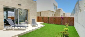 Superbe Villa Contemporaine Avec Piscine Privée Chauffée Dans Golf Torrevieja