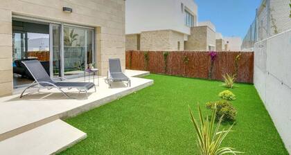 Superbe Villa contemporaine avec piscine privée chauffée dans Golf Torrevieja