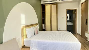 Deluxe Double Room, 1 Queen Bed, Non Smoking, Ocean View | Blackout drapes, iron/ironing board, free WiFi