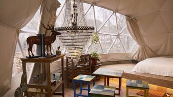 Minibar, decoración personalizada y muebles diferentes