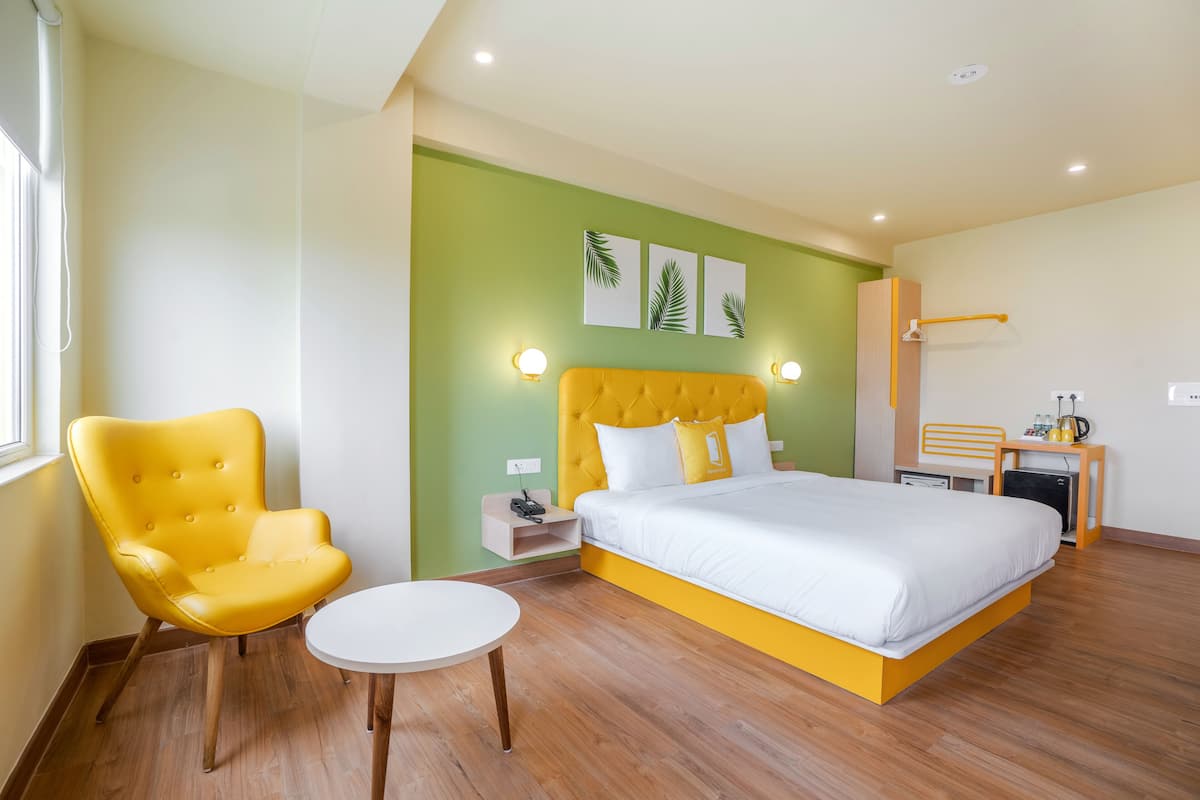 Executive Double Room, 1 King Bed | Premium bedding, minibar, desk, free WiFi