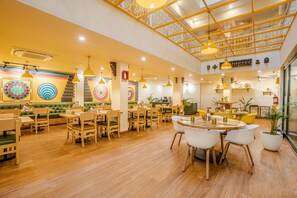 Restaurant - Bloom Hotel - Medicity Gurugram, Near Medanta Hospital (Gurugram)