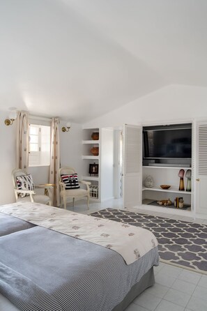 3 habitaciones, tabla de planchar con plancha y cuna de viaje 