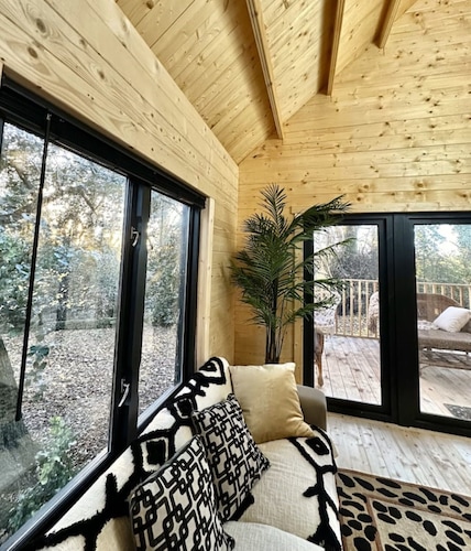 Narnia: Magical Woodland, outdoor Hot Bath & Dog-Friendly