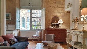 Living area - Au Coeur de Sarlat, L'appart d'à Coté...1 Chambre (Sarlat-la-Canéda)