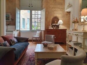 Living area - Au Coeur de Sarlat, L'appart d'à Coté...1 Chambre (Sarlat-la-Canéda)