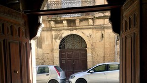 Apartment, 1 Bedroom | Property entrance - Central Cozy Apartment 70m2 In '700s Baroque Building (Syracuse)