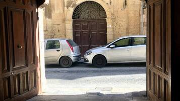 Apartment, 1 Bedroom | Property entrance