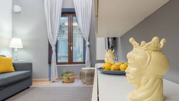 Apartment, 1 Bedroom | Living room | Books