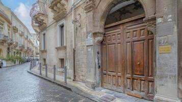 Apartment, 1 Bedroom | Property entrance