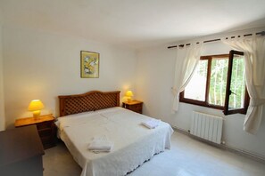 4 bedrooms, free WiFi, bed sheets - SAONA VILLAS (TS TERRENA): villa for 8 people, private pool, wifi (Benissa)