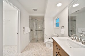 Shower, hair dryer, towels
