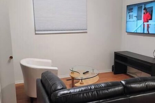 Chesskings Guest House - Unit 1 Notredame Avenue