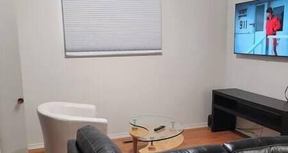 Chesskings Guest House - Unit 1 Notredame Avenue