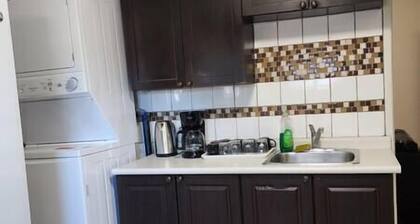 Chesskings Guest House - Unit 1 Notredame Avenue