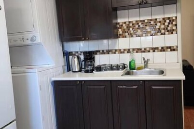 Chesskings Guest House - Unit 1 Notredame Avenue