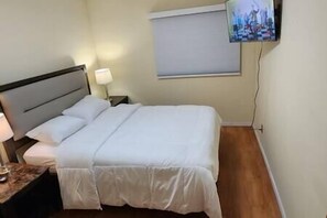 2 makuuhuonetta, silitysrauta/-lauta, Wi-Fi, vuodevaatteet