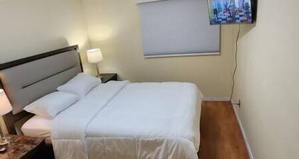 Chesskings Guest House - Unit 2 Notredame Avenue