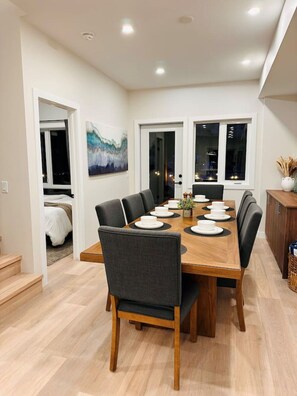 Dining - New Luxury, Ski in/out, Private Hot Tub, Sleeps 12 (Panorama)