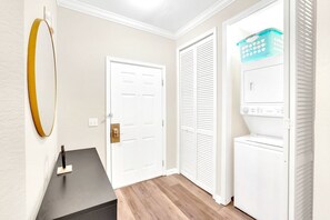 Interior - Upstay: Pet-Friendly Family Condo w Pool—Sleeps 8 (Winter Garden)