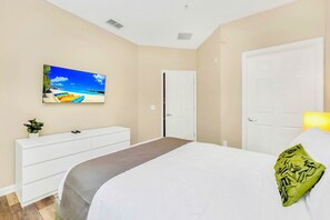 3 bedrooms, iron/ironing board, free WiFi, bed sheets - Upstay: Pet-Friendly Family Condo w Pool—Sleeps 8 (Winter Garden)